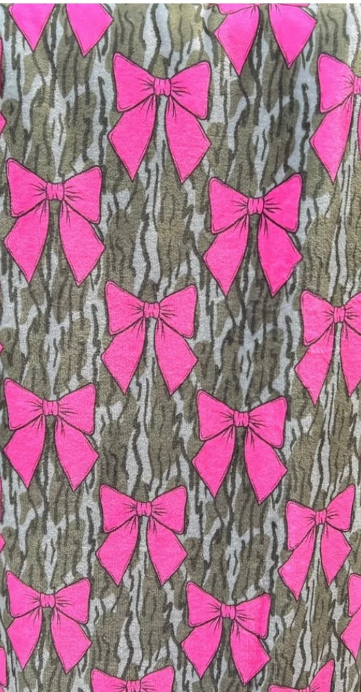 10 ft x 10 ft Mega Camo & Bow Blanket