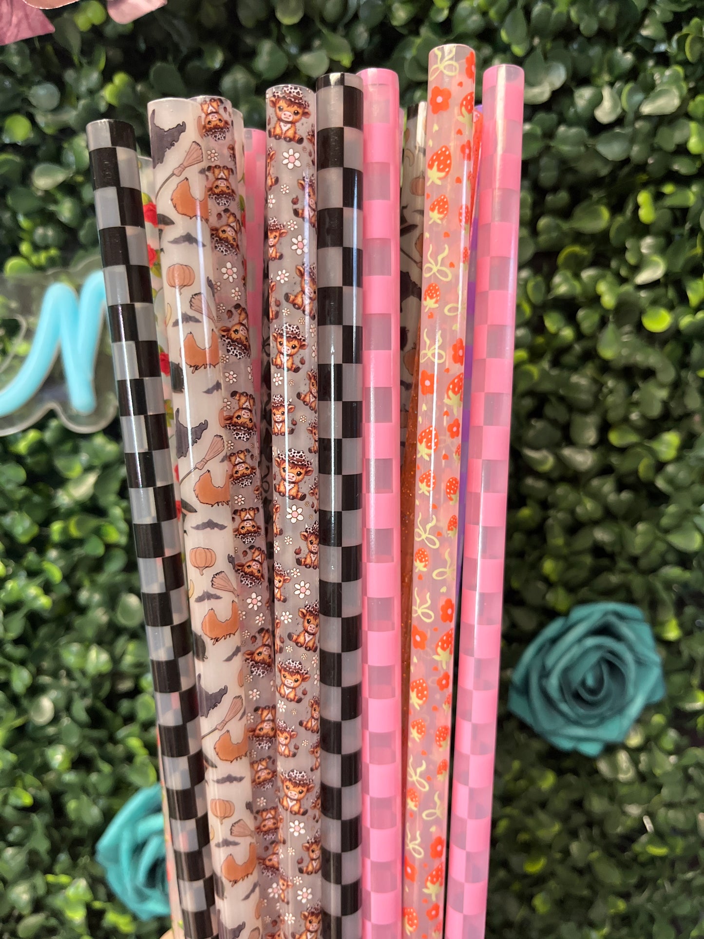 Live straw claims