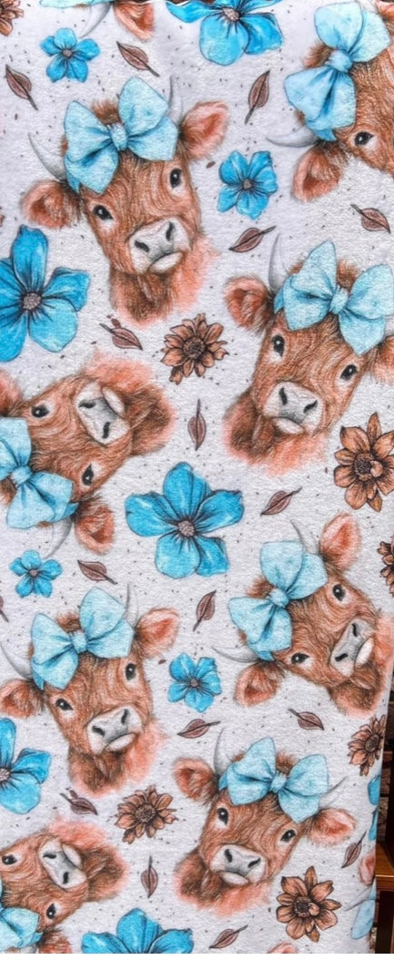 10 ft x 10 ft Mega Cow & Bow Blanket