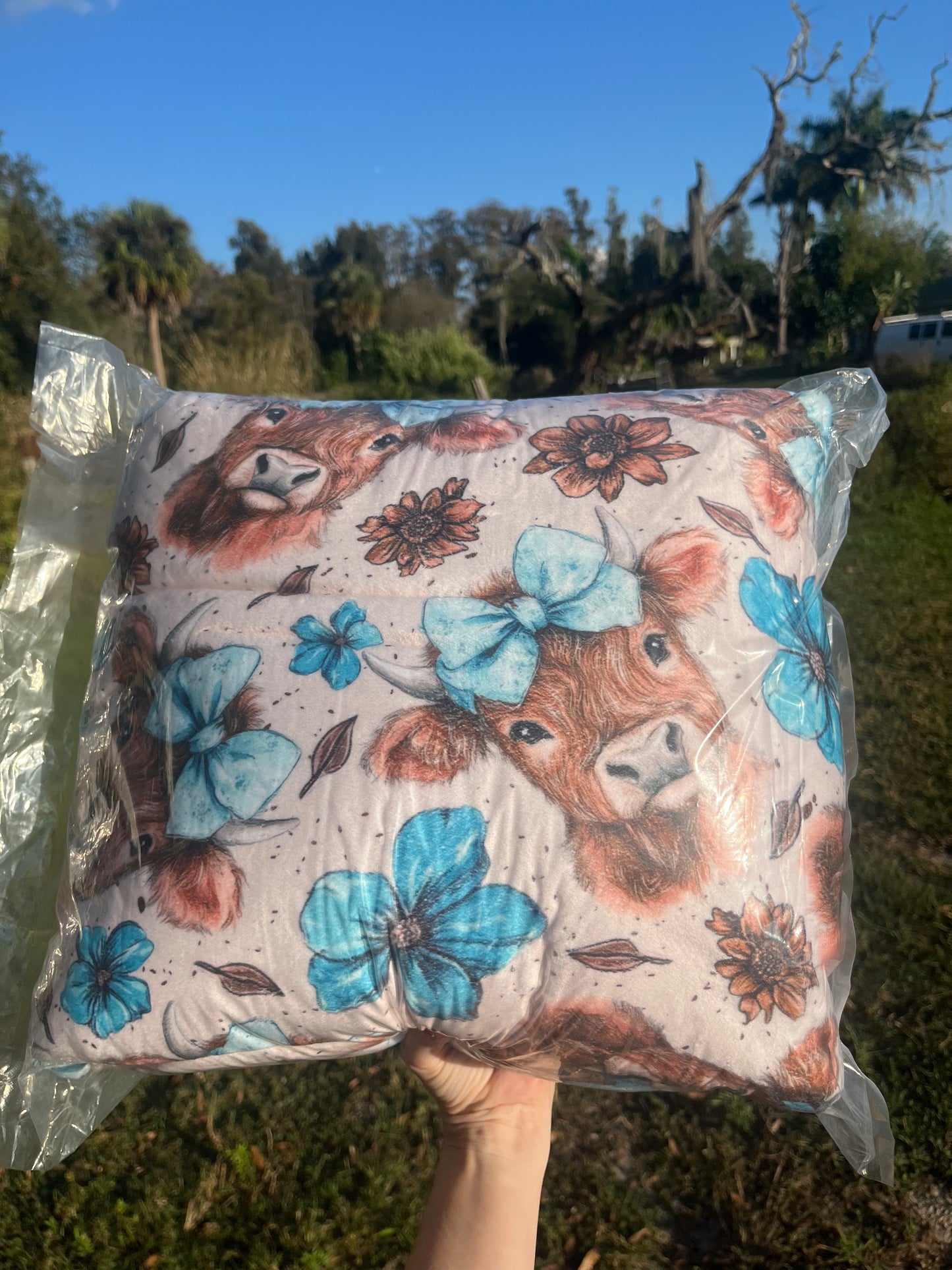 10 ft x 10 ft Mega Cow & Bow Blanket